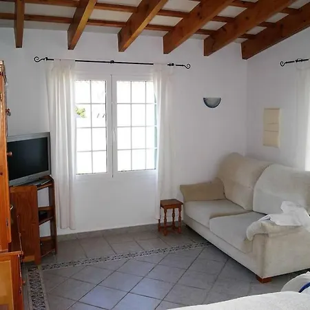 Villa With Private Pool, Spacious Garden & Bbq