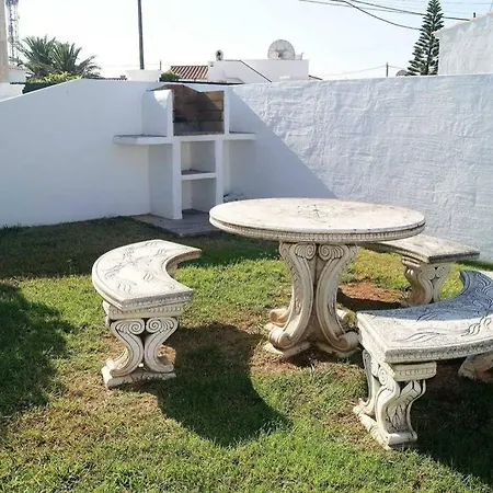 וילה With Private Pool, Spacious Garden & Bbq