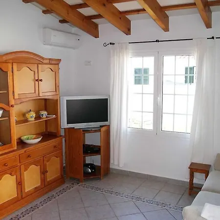 With Private Pool, Spacious Garden & Bbq Villa *