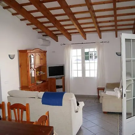 Villa With Private Pool, Spacious Garden & Bbq