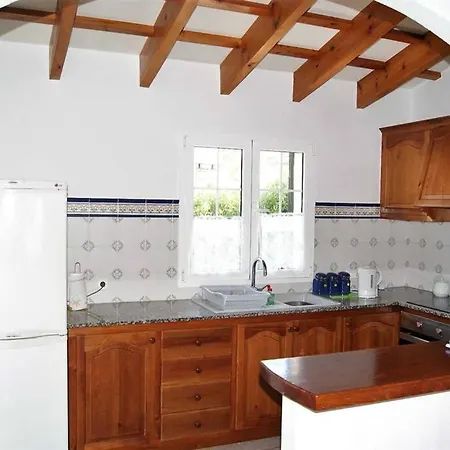 Villa With Private Pool, Spacious Garden & Bbq *
